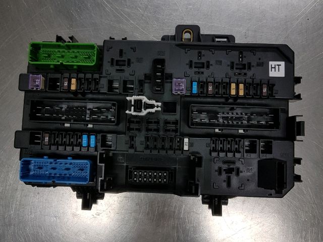 bontott OPEL ZAFIRA B Biztosítéktábla Csomagtér