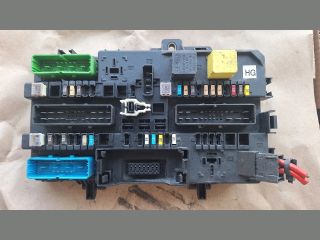 bontott OPEL ZAFIRA B Biztosítéktábla Csomagtér