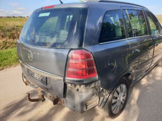 bontott OPEL ZAFIRA B Biztosítéktábla Csomagtér