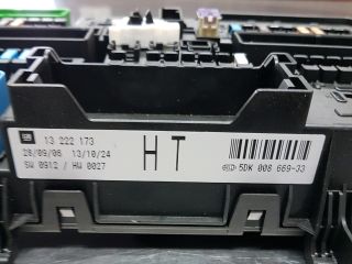 bontott OPEL ZAFIRA B Biztosítéktábla Csomagtér