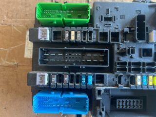 bontott OPEL ZAFIRA B Biztosítéktábla Csomagtér