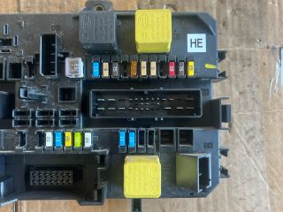 bontott OPEL ZAFIRA B Biztosítéktábla Csomagtér