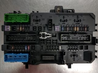 bontott OPEL ZAFIRA B Biztosítéktábla Csomagtér