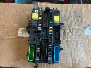 bontott OPEL ZAFIRA B Biztosítéktábla Csomagtér