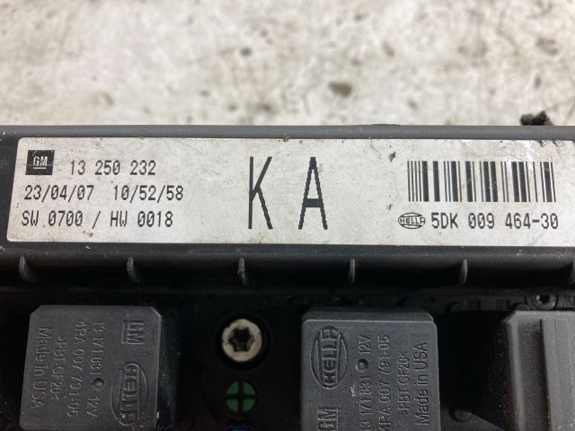 bontott OPEL ZAFIRA B Biztosítéktábla Doboz