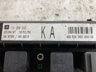 bontott OPEL ZAFIRA B Biztosítéktábla Doboz