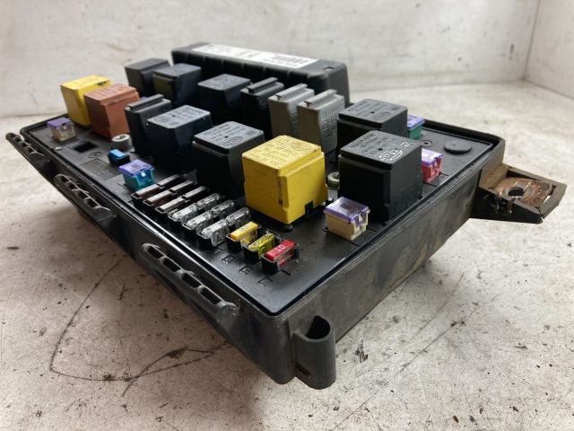 bontott OPEL ZAFIRA B Biztosítéktábla Doboz