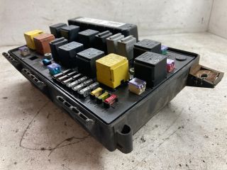 bontott OPEL ZAFIRA B Biztosítéktábla Doboz