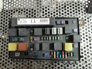 bontott OPEL ZAFIRA B Biztosítéktábla Utastér