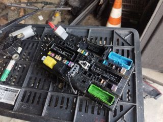 bontott OPEL ZAFIRA B Biztosítéktábla Utastér