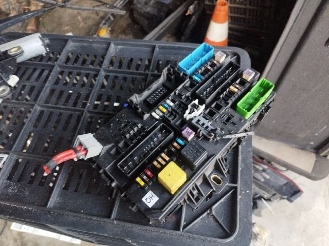 bontott OPEL ZAFIRA B Biztosítéktábla Utastér