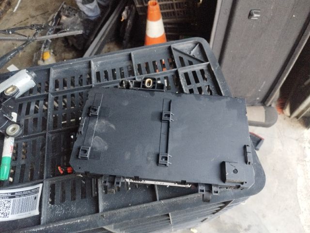 bontott OPEL ZAFIRA B Biztosítéktábla Utastér