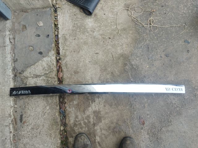 bontott OPEL ZAFIRA B Csomagtérajtó Díszléc