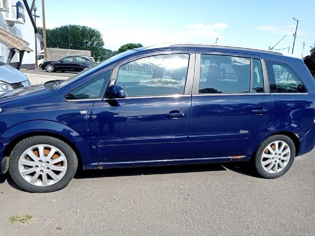 bontott OPEL ZAFIRA B Csomagtérajtó (Részeivel)