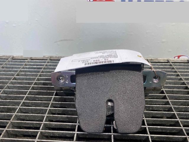 bontott OPEL ZAFIRA B Csomagtérajtó Ütköző