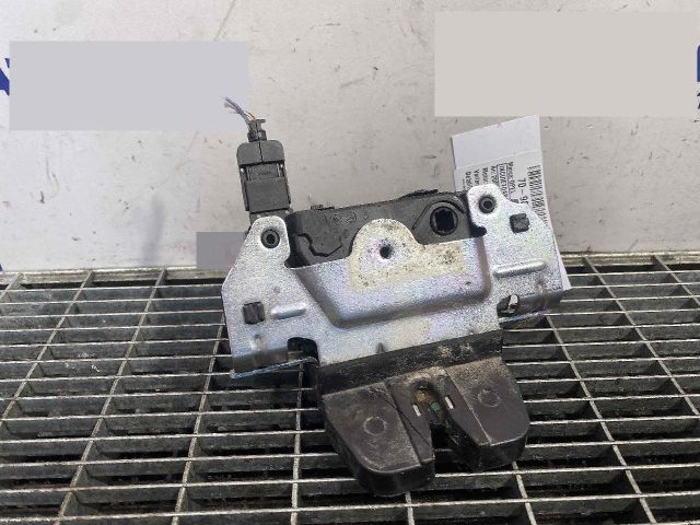 bontott OPEL ZAFIRA B Csomagtérajtó Ütköző