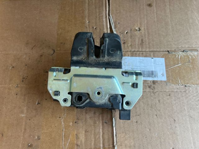 bontott OPEL ZAFIRA B Csomagtérajtó Zárszerkezet