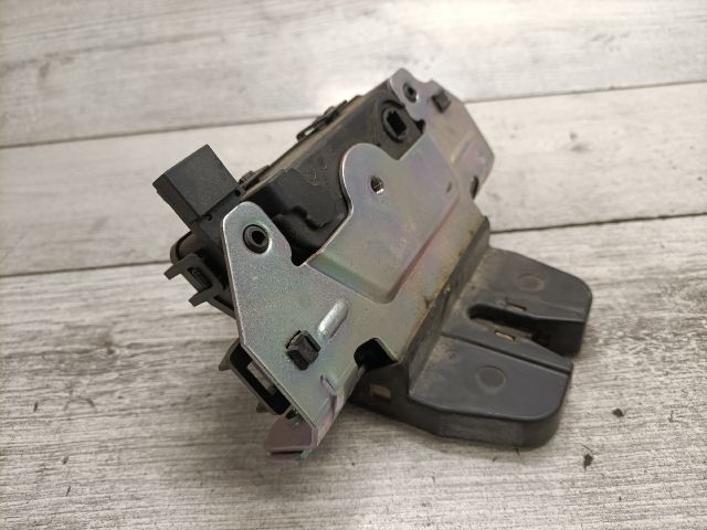 bontott OPEL ZAFIRA B Csomagtérajtó Zárszerkezet