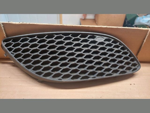 bontott OPEL ZAFIRA B Első Lökhárító Jobb Díszrács