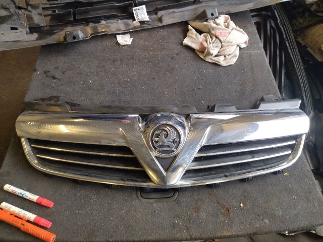 bontott OPEL ZAFIRA B Hűtőrács