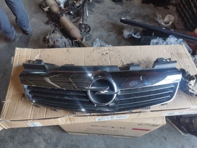 bontott OPEL ZAFIRA B Hűtőrács