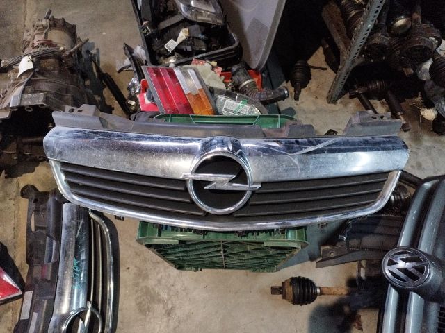 bontott OPEL ZAFIRA B Hűtőrács