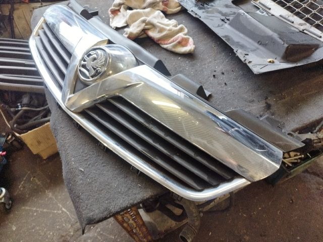 bontott OPEL ZAFIRA B Hűtőrács