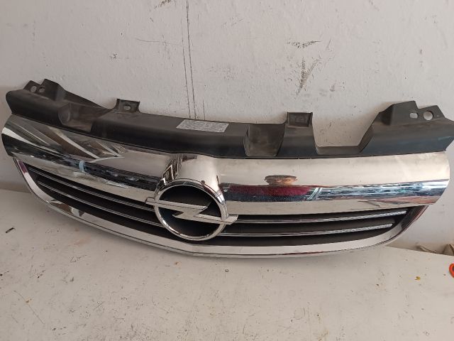 bontott OPEL ZAFIRA B Hűtőrács