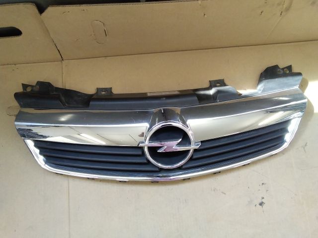 bontott OPEL ZAFIRA B Hűtőrács