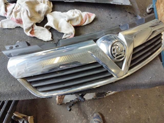 bontott OPEL ZAFIRA B Hűtőrács