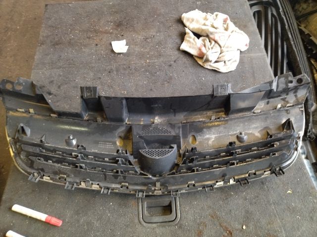 bontott OPEL ZAFIRA B Hűtőrács