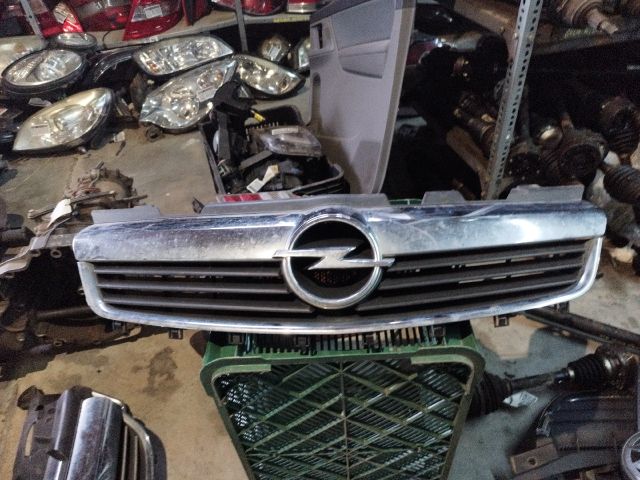 bontott OPEL ZAFIRA B Hűtőrács