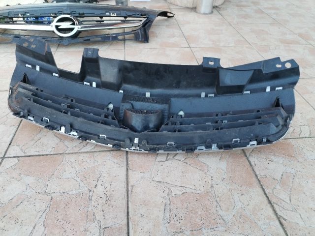 bontott OPEL ZAFIRA B Hűtőrács