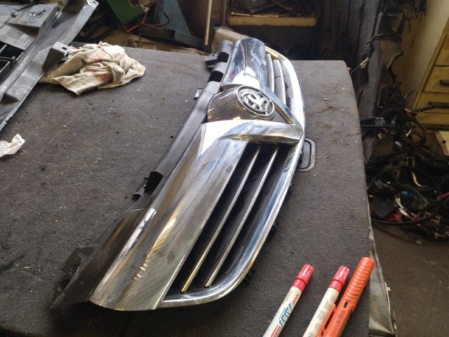 bontott OPEL ZAFIRA B Hűtőrács