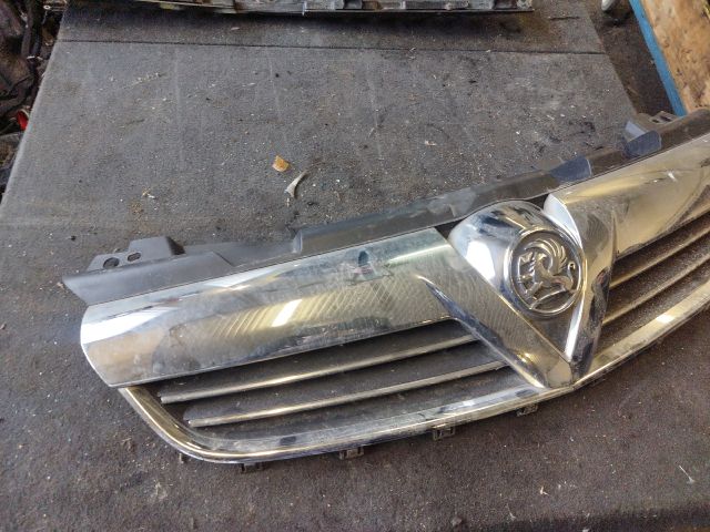 bontott OPEL ZAFIRA B Hűtőrács