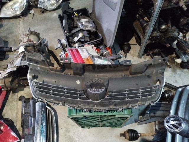 bontott OPEL ZAFIRA B Hűtőrács