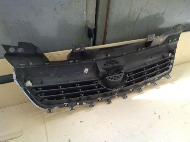 bontott OPEL ZAFIRA B Hűtőrács