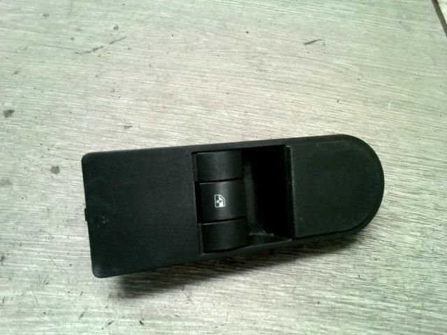 bontott OPEL ZAFIRA B Jobb első Ablakemelő Kapcsoló