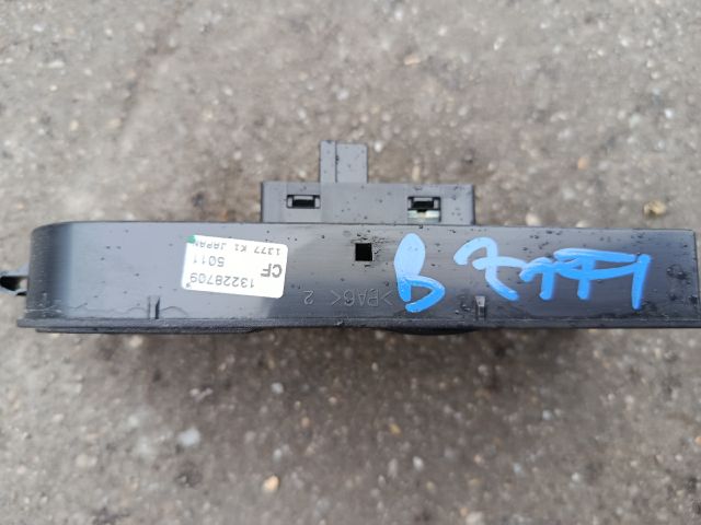 bontott OPEL ZAFIRA B Jobb első Ablakemelő Kapcsoló