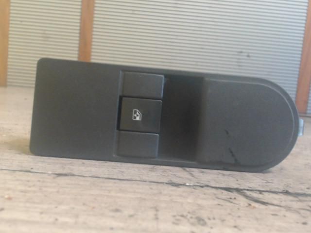 bontott OPEL ZAFIRA B Jobb első Ablakemelő Kapcsoló