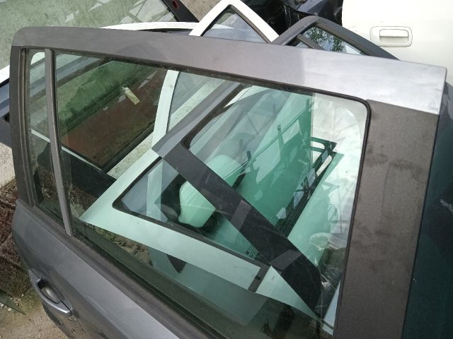 bontott OPEL ZAFIRA B Jobb hátsó Ajtó (Részeivel)