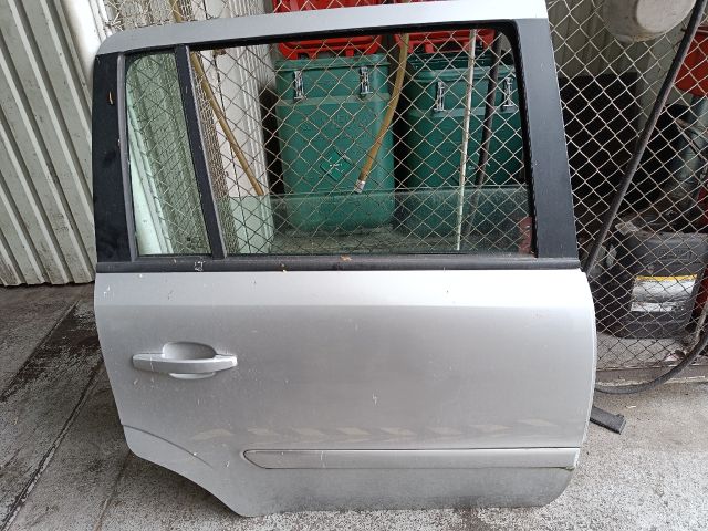 bontott OPEL ZAFIRA B Jobb hátsó Ajtó (Részeivel)