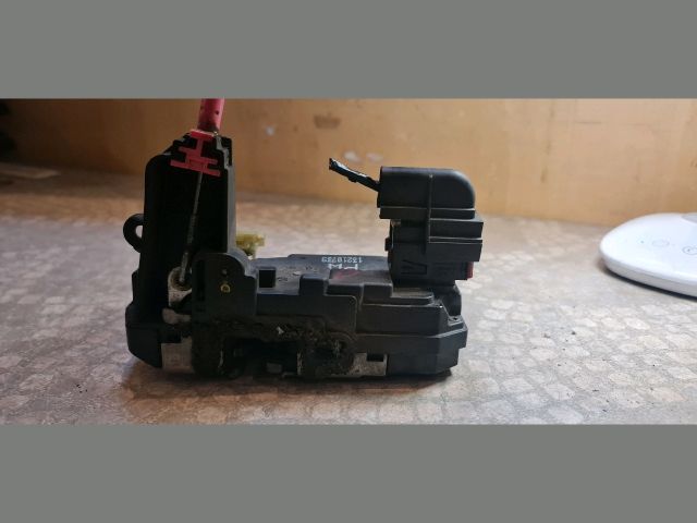 bontott OPEL ZAFIRA B Jobb hátsó Ajtózár