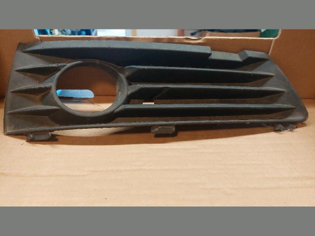 bontott OPEL ZAFIRA B Jobb Ködlámpa Rács