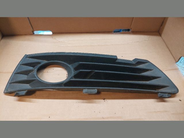 bontott OPEL ZAFIRA B Jobb Ködlámpa Rács