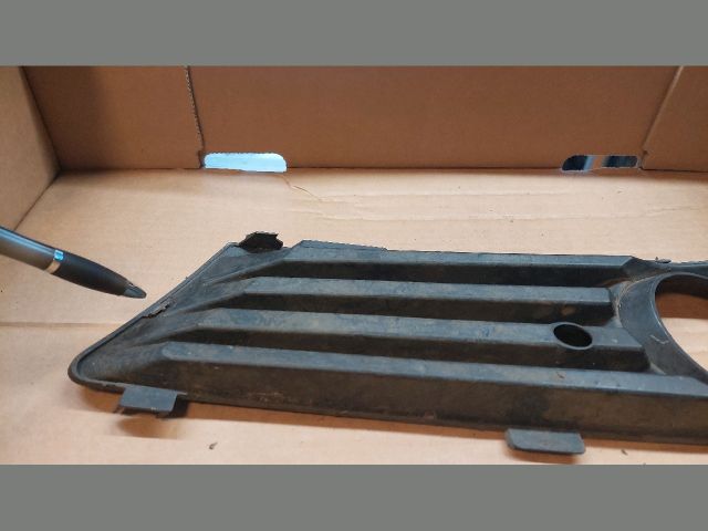 bontott OPEL ZAFIRA B Jobb Ködlámpa Rács