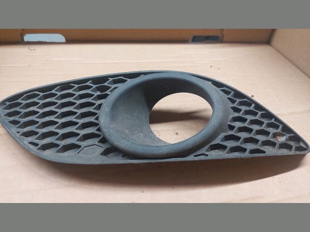 bontott OPEL ZAFIRA B Jobb Ködlámpa Rács