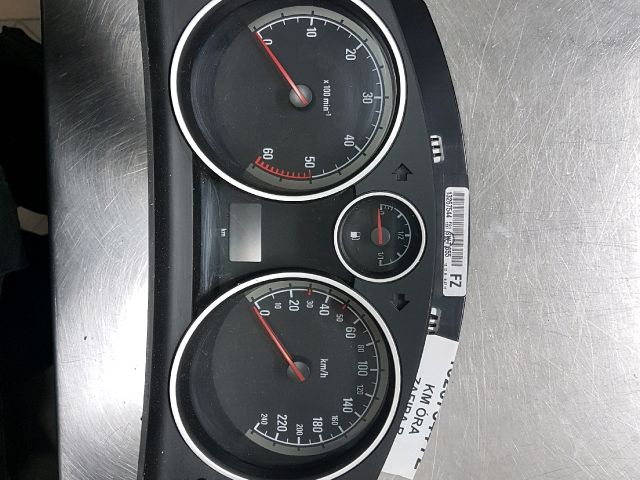 bontott OPEL ZAFIRA B Kilométeróra
