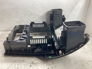 bontott OPEL ZAFIRA B Középkonzol Keret