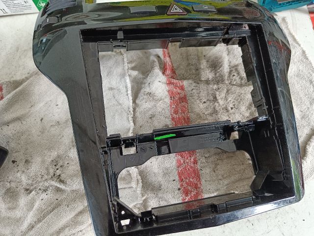 bontott OPEL ZAFIRA B Középkonzol Keret